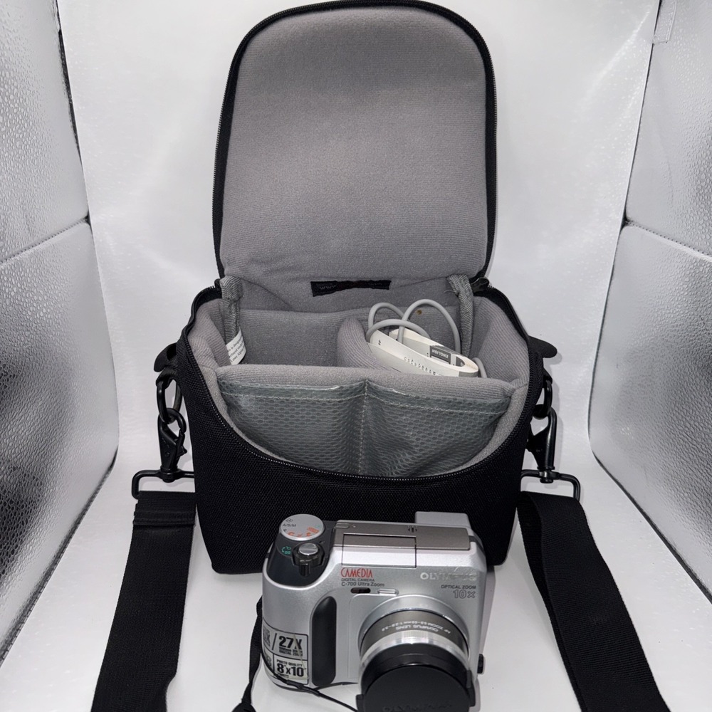 Olympus CAMEDIA C-700 Ultra Zoom 2.1MP Digital Camera Untested
